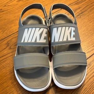Women’s Nike sandals- size 9